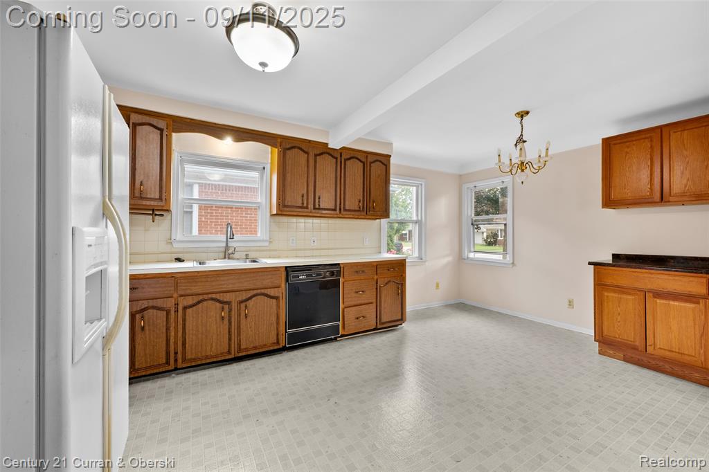 8235 Virgil Street, Dearborn Heights, MI 48127 — Photo 13