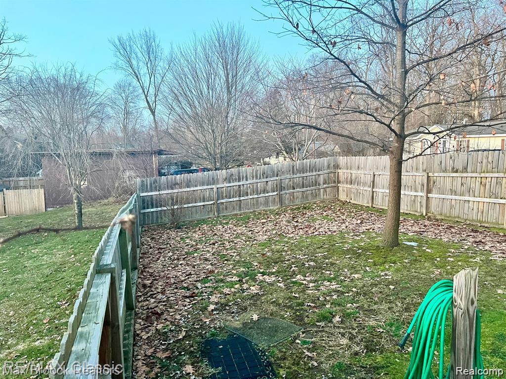 615 Leon Road, Walled Lake, MI 48390 — Photo 7