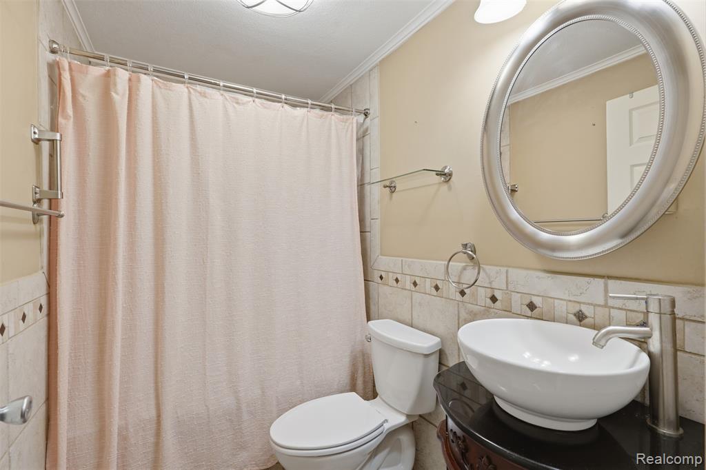 608 Snyder Road, Highland, MI — Photo 12