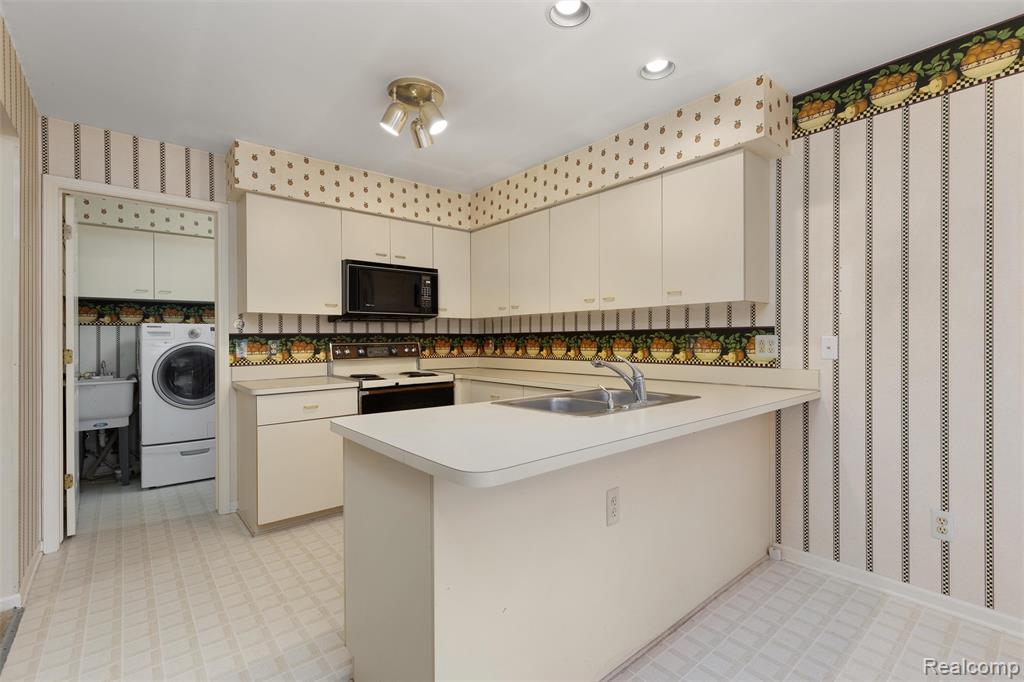 43151 W Kirkwood Drive, Clinton Twp, MI 48038 — Photo 6