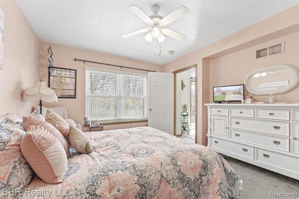 5485 GREENWAY Drive, Trenton, MI, 48183