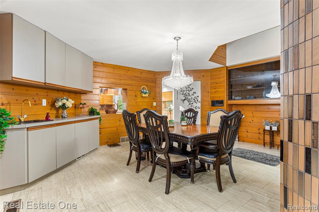 18191 Country Club Circle, Riverview, MI 48193 — Photo 14