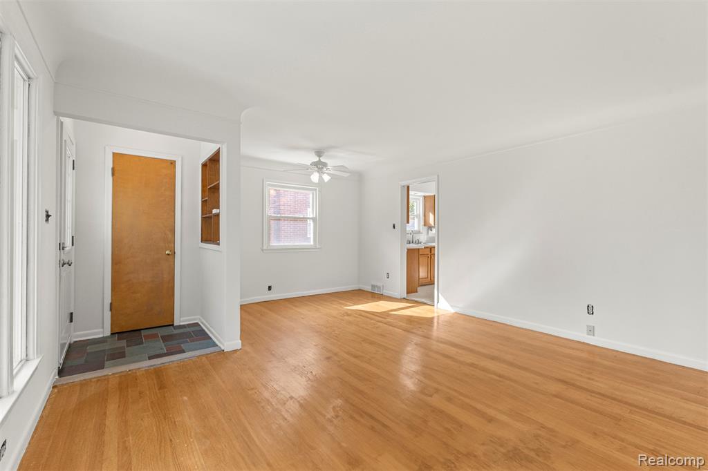 8255 Kinmore Street, Dearborn Heights, MI 48127 — Photo 4