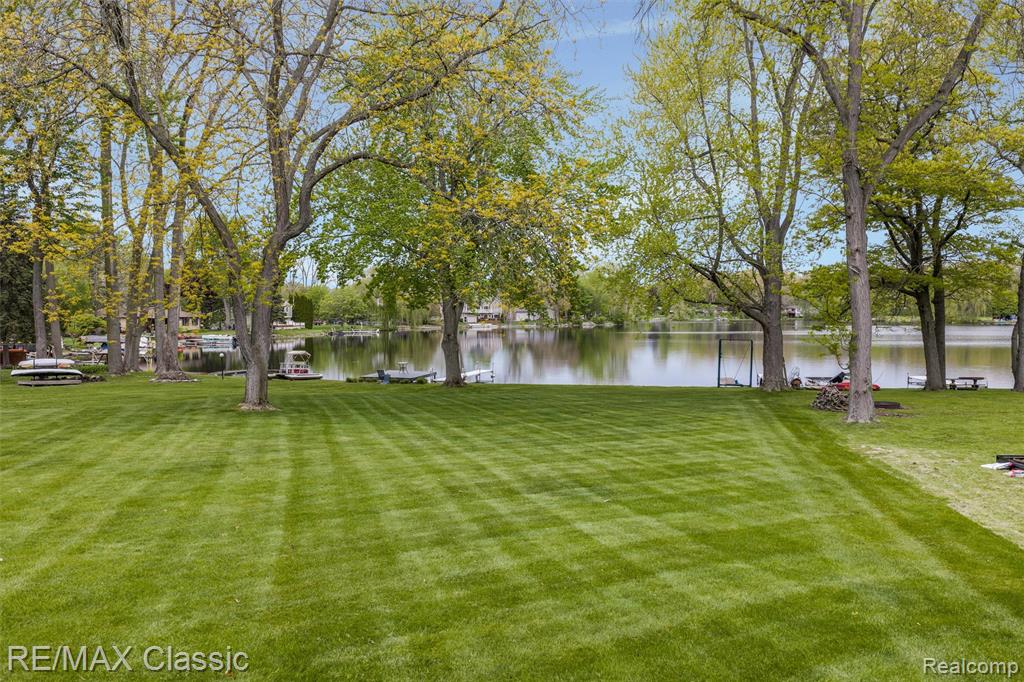 804 Bonita Drive, White Lake, MI 48383 — Photo 37
