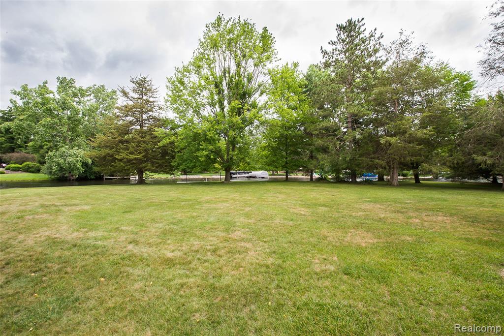 1165 Camelot Drive, Pinckney, MI 48169 — Photo 36