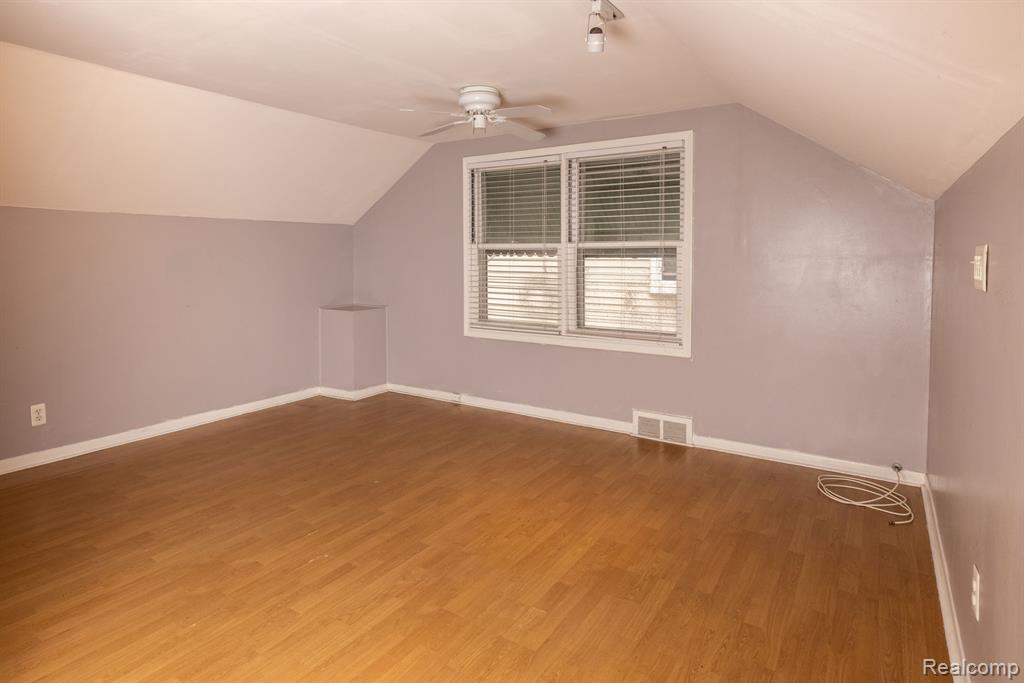 395 W CHESTERFIELD Street, Ferndale, MI 48220 — Photo 8