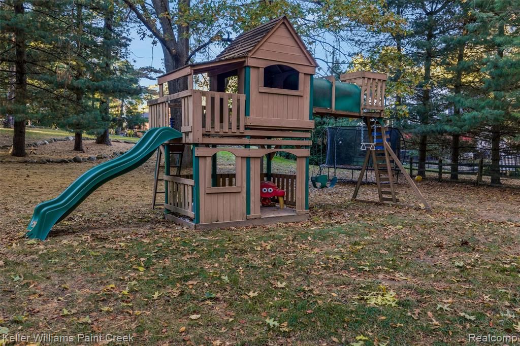 912 E Gunn Road, Rochester, MI 48306 — Photo 47