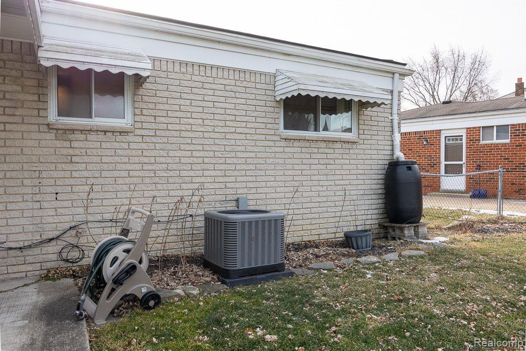 40137 WALTER Drive, Sterling Heights, MI 48310 — Photo 43