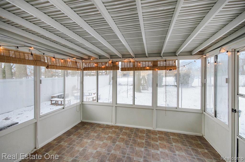5395 English Drive, Troy, MI 48085 — Photo 15