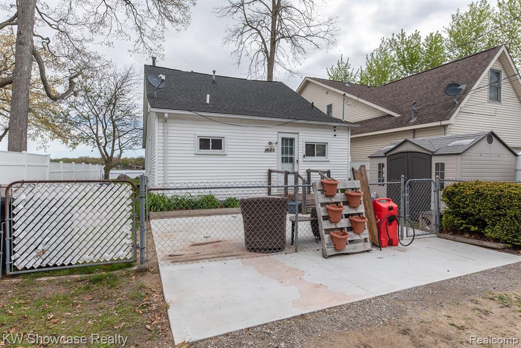 8665 Cooley Lake Road, White Lake, MI 48382 — Photo 42