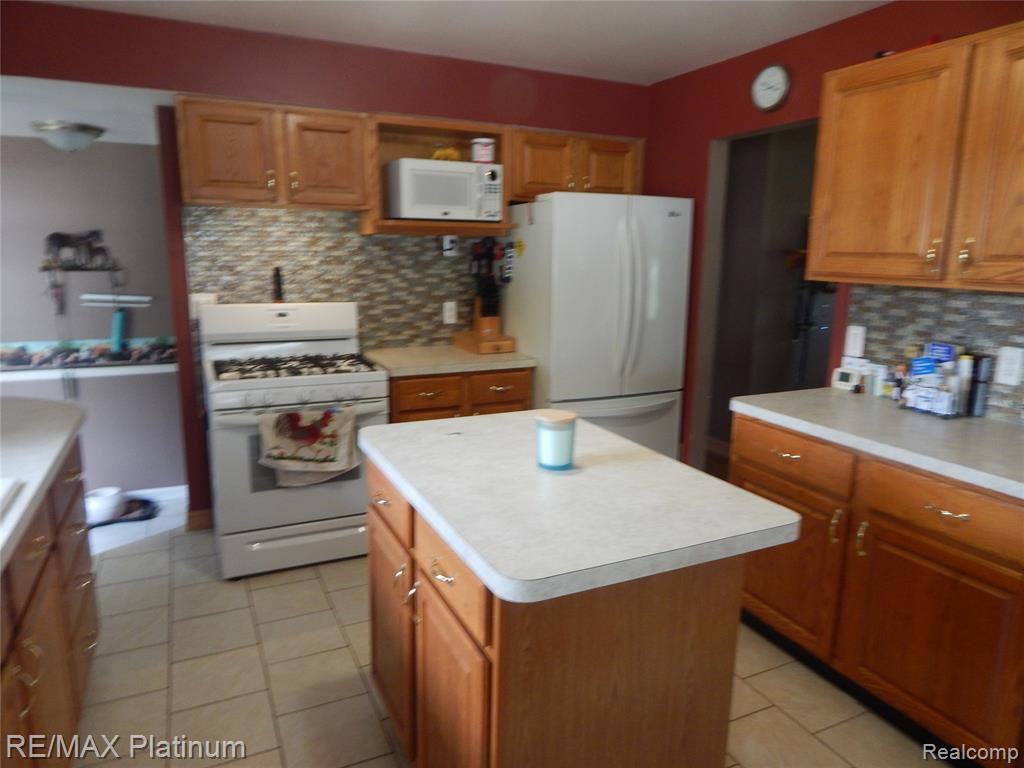2025 W Rose Center Road, Holly, MI 48442 — Photo 42