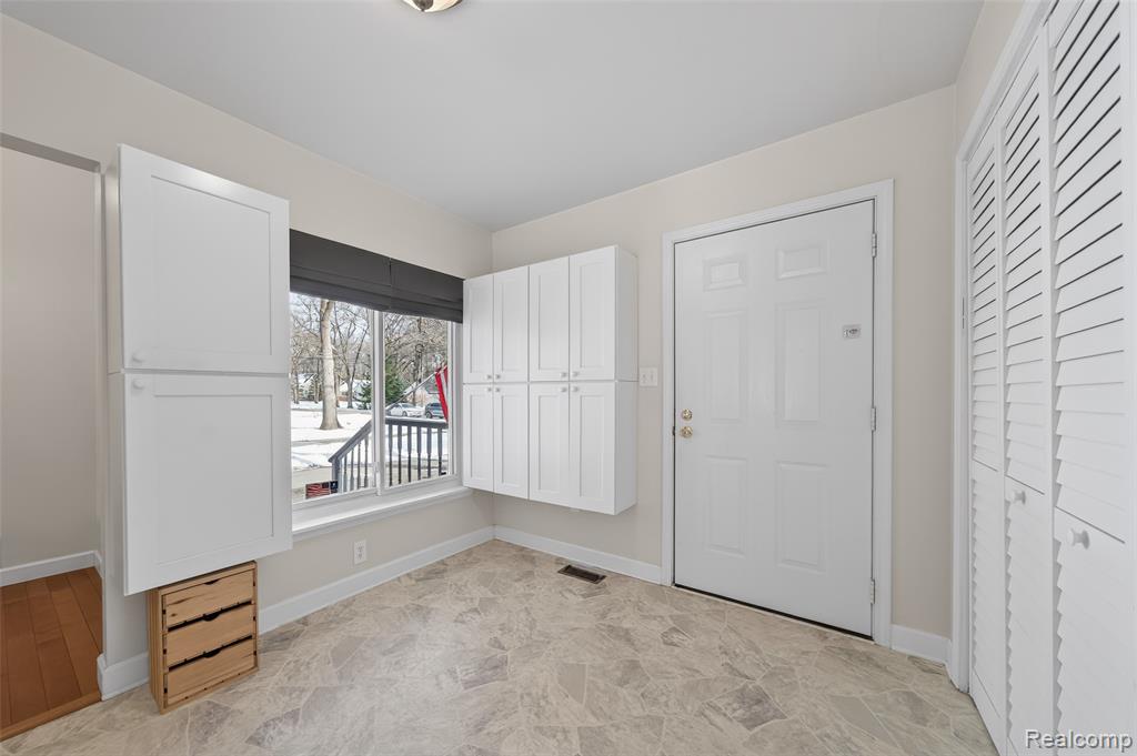 2311 Richwood Road, Auburn Hills, MI 48326 — Photo 10
