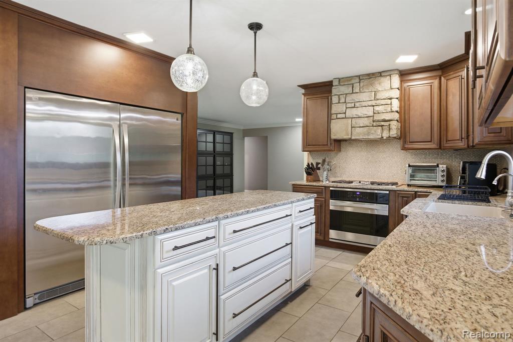 2411 Wixom Trail, Milford, MI 48381 — Photo 17