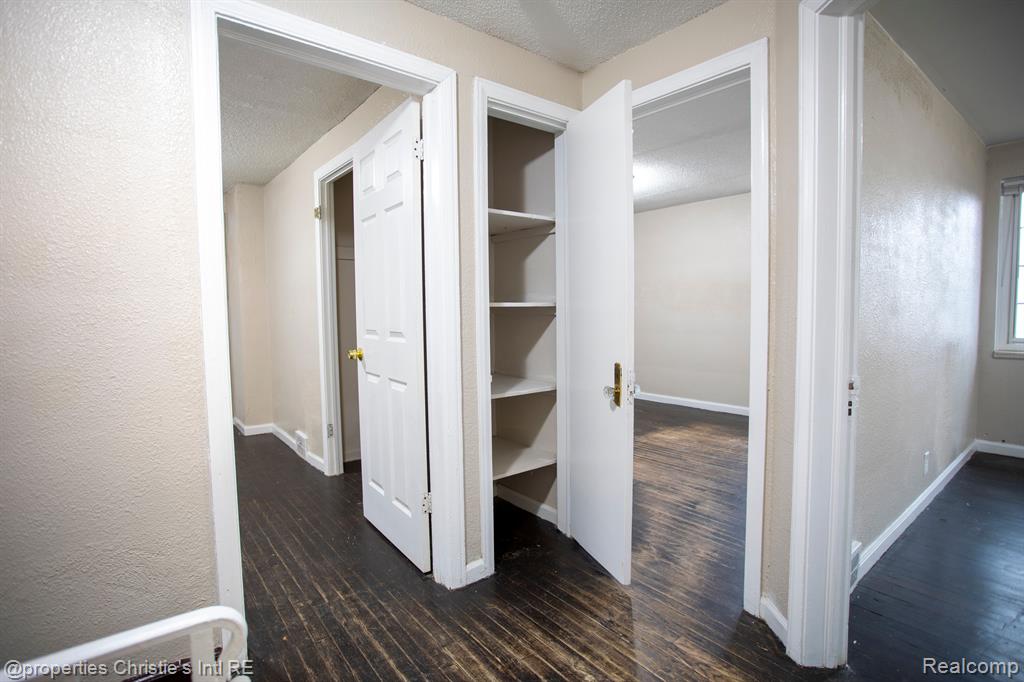 9957 W OUTER Drive, Detroit, MI 48223 — Photo 10