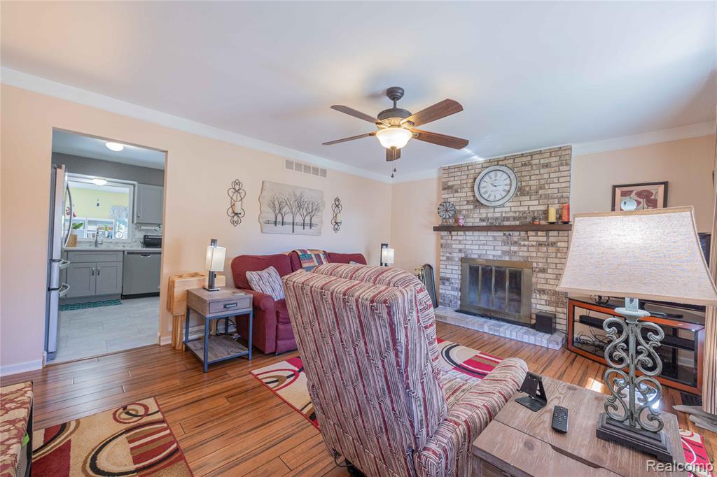 25298 Castlewood Drive, Woodhaven, MI 48183 — Photo 5