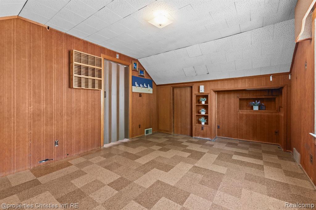 8442 HAZELTON Street, Dearborn Heights, MI 48127 — Photo 16