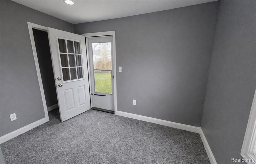 5651 Fenton Street, Dearborn Heights, MI 48127 — Photo 8