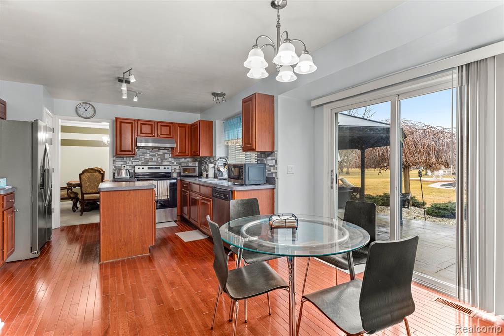 48596 GREENWICH Lane, Canton, MI 48188 — Photo 10