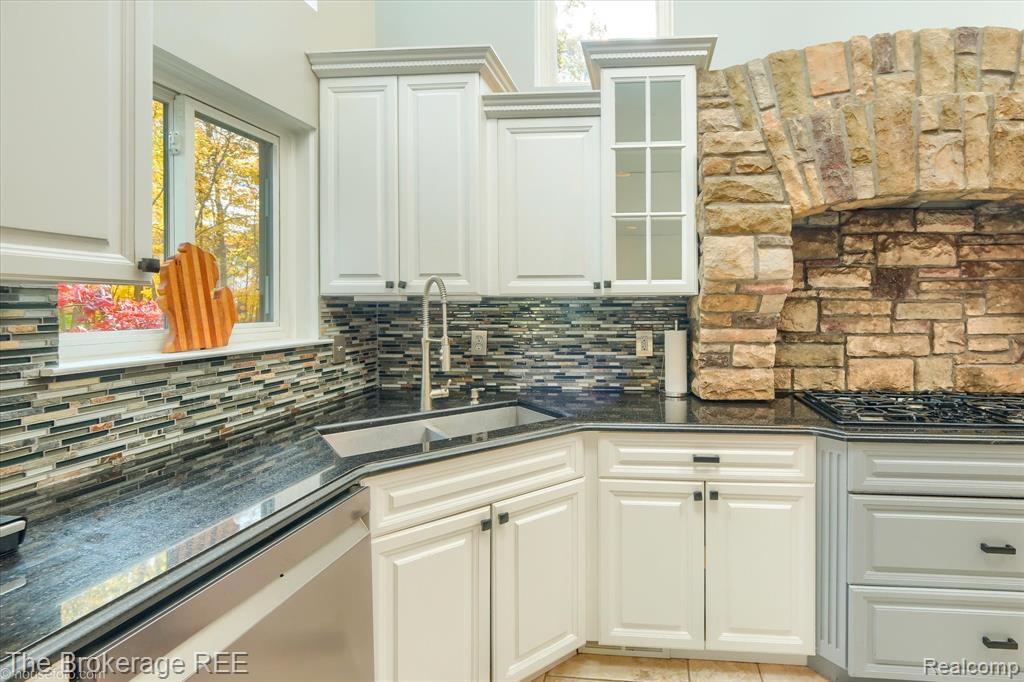 5239 Farmridge Lane, Grand Blanc, MI 48439 — Photo 27