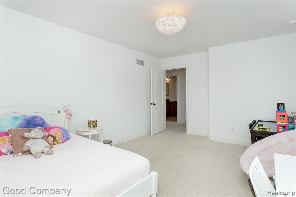 707 GOLF Avenue, Royal Oak, MI 48073 — Photo 32