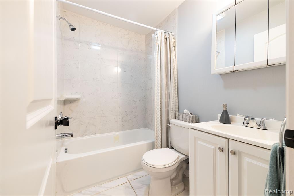 1241 RAMBLING Road, Ypsilanti, MI 48198 — Photo 18