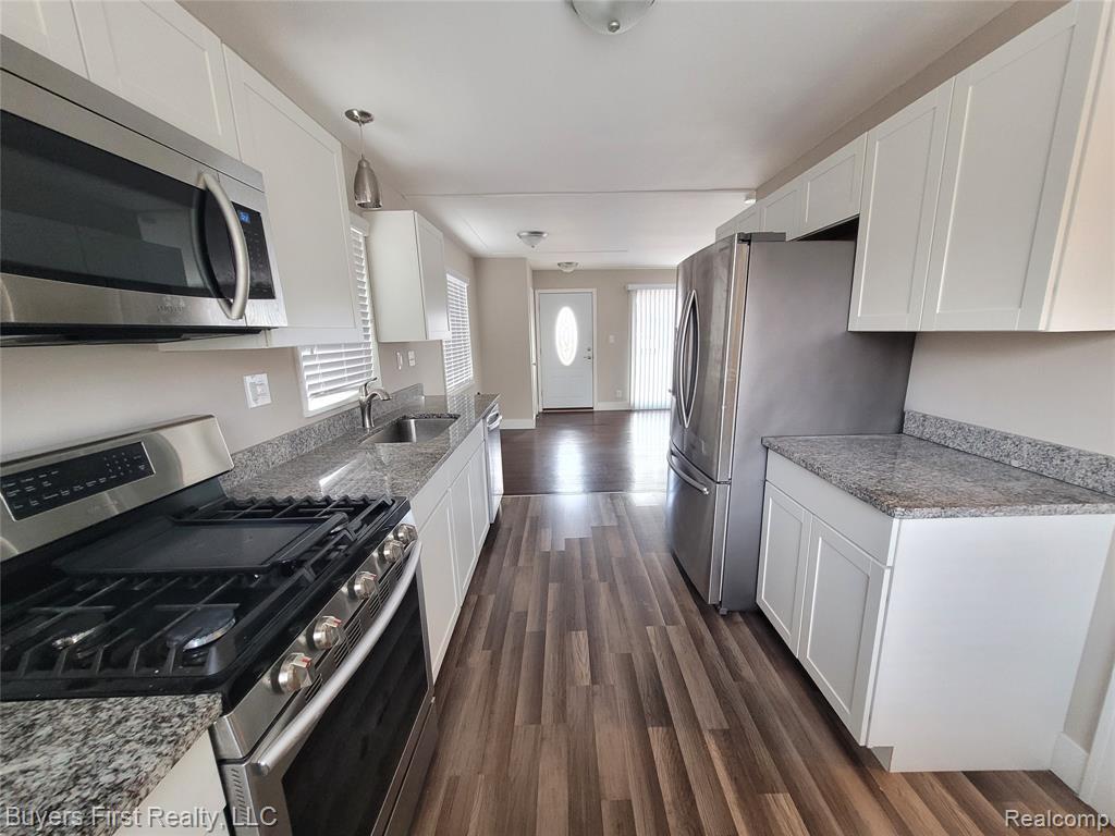 21741 Church Street, Oak Park, MI 48237 — Photo 7