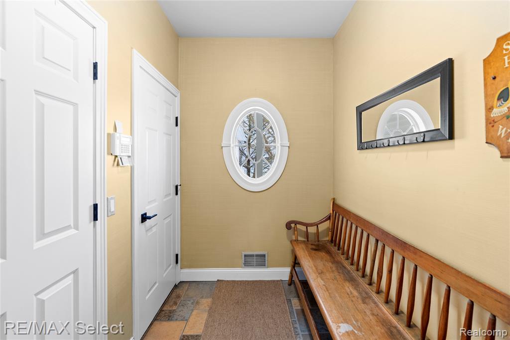 8211 Burleigh Road, Grand Blanc, MI 48439 — Photo 32