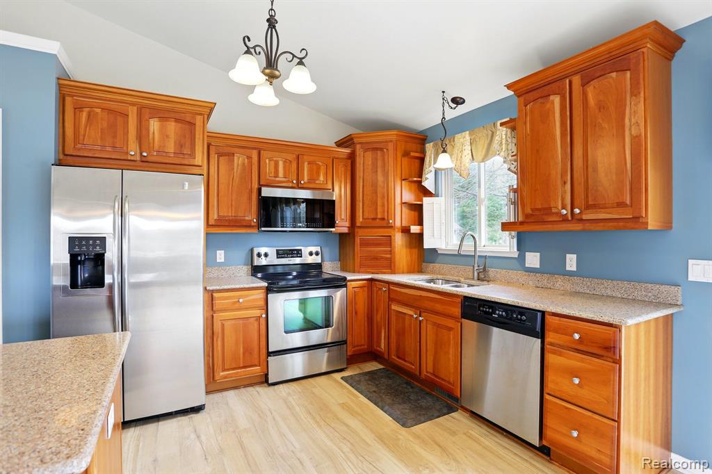 6470 Stonehearth Pass, Grand Blanc, MI 48439 — Photo 8