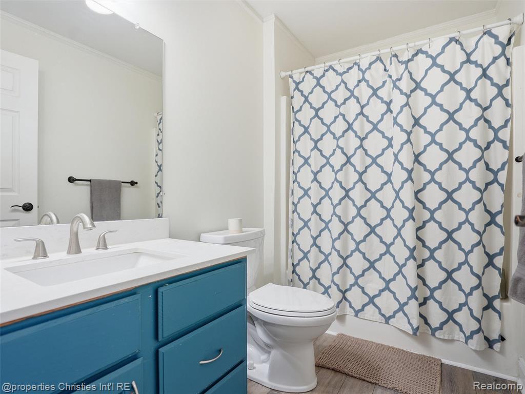 517 Cove View Drive, Waterford, MI 48327 — Photo 25