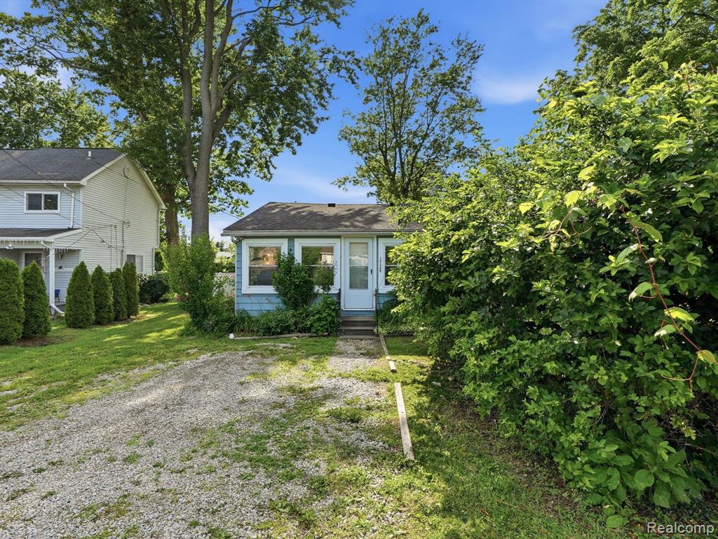 1728 Beechcroft Street, Keego Harbor, MI 48320 — Photo 3