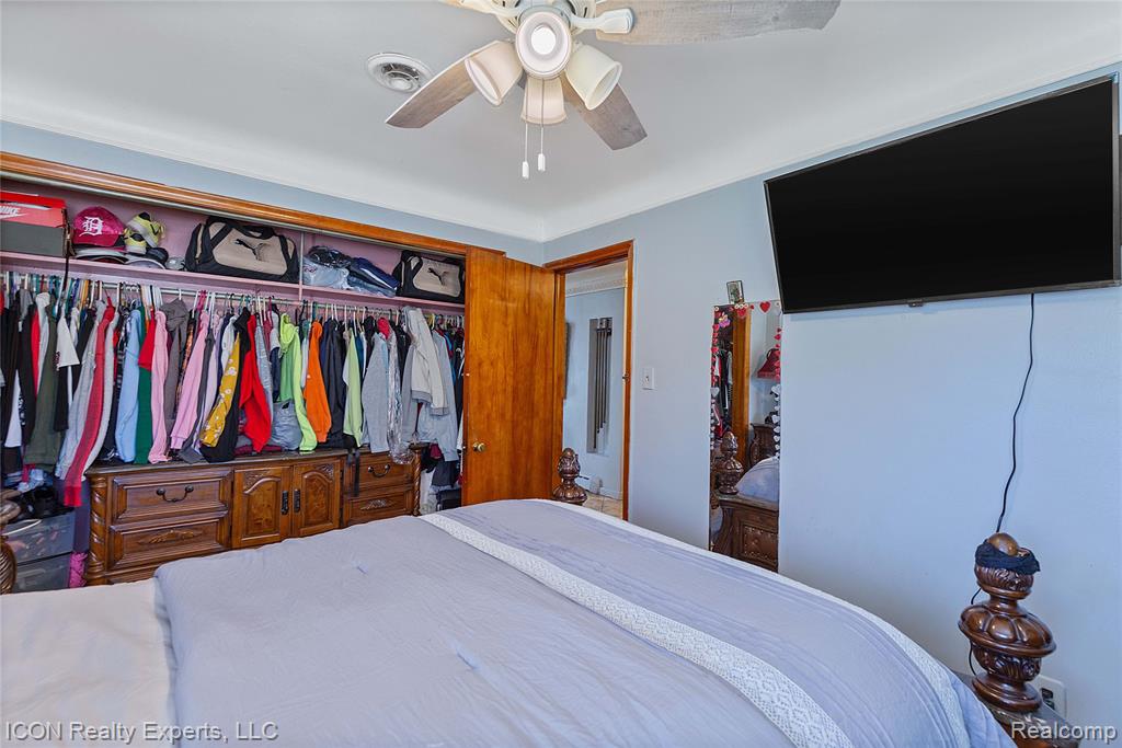 5072 15 Mile Road, Sterling Heights, MI 48310 — Photo 16