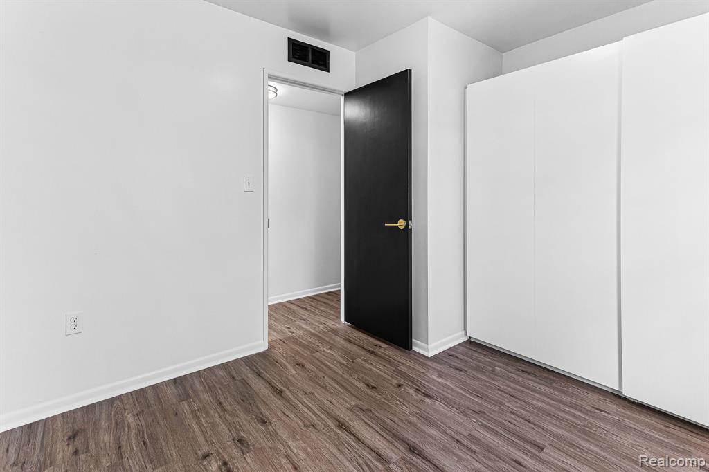 39523 VILLAGE WOOD Road, Novi, MI — Photo 13