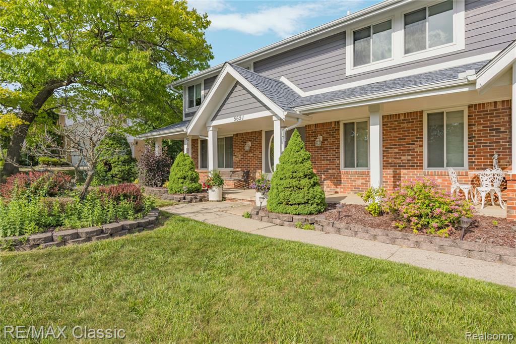 5651 Warrenshire Drive, West Bloomfield, MI — Photo 12