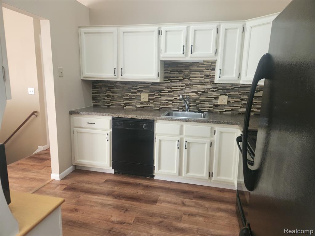 22200 PONDVIEW, Novi, MI — Photo 7