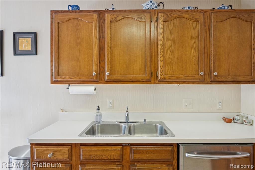 852 Woodridge Hills Drive, Brighton, MI 48116 — Photo 13