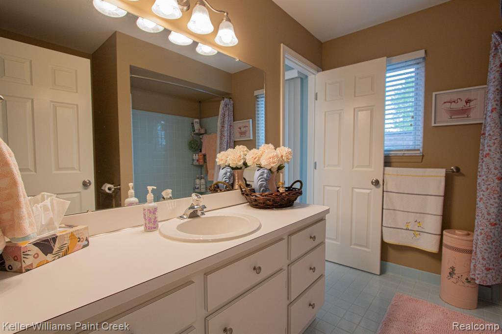 42200 LOCHMOOR Street, Clinton Twp, MI 48038 — Photo 23