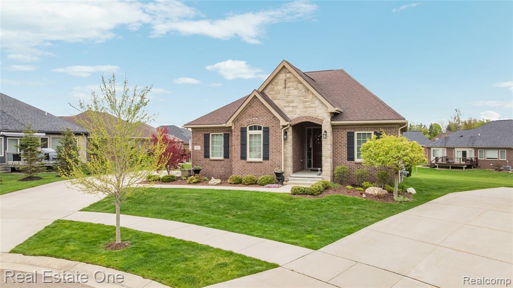49031 Honey Tree Court Court, Northville, MI 48168 — Photo 2