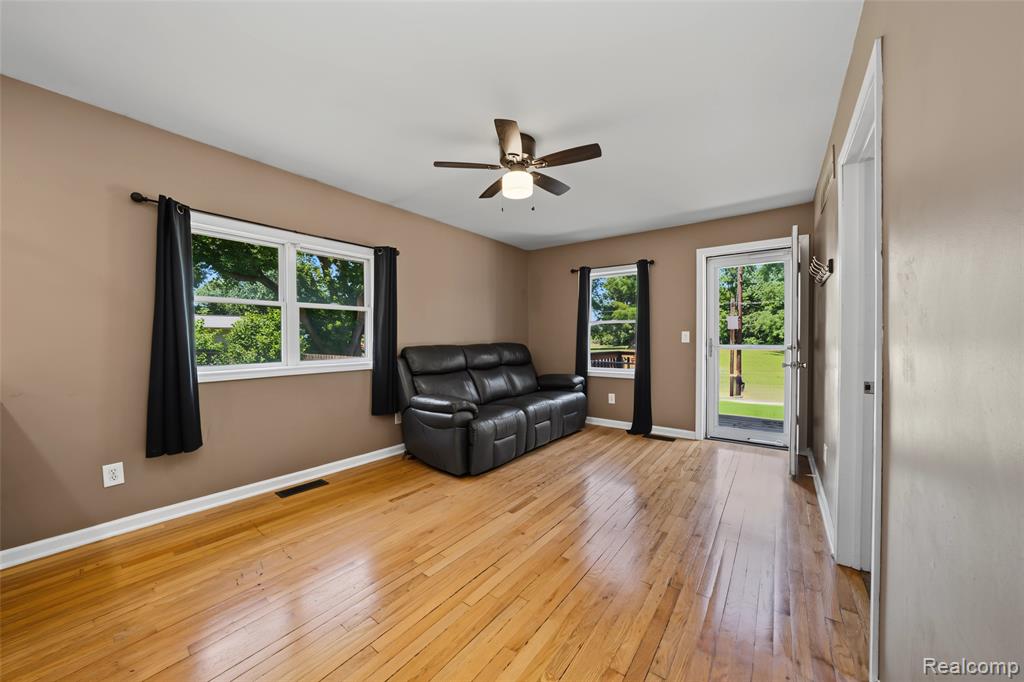 576 Brooks Avenue, Pontiac, MI 48340 — Photo 7