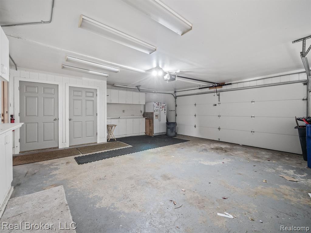 1909 Marie Circle, Bloomfield Hills, MI 48302 — Photo 19