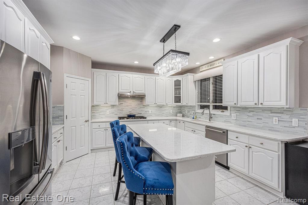 562 SPRINGVIEW Drive, Rochester, MI 48307 — Photo 13