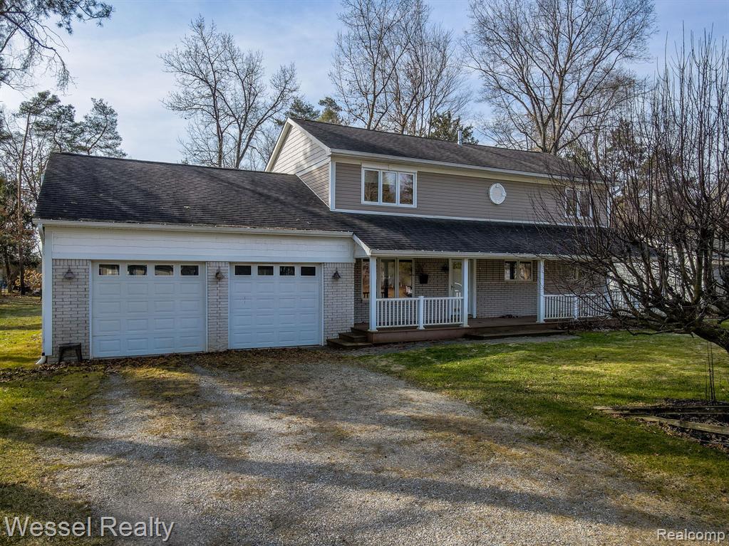 557 Green Cove Drive, Holly, MI 48442 — Photo 2