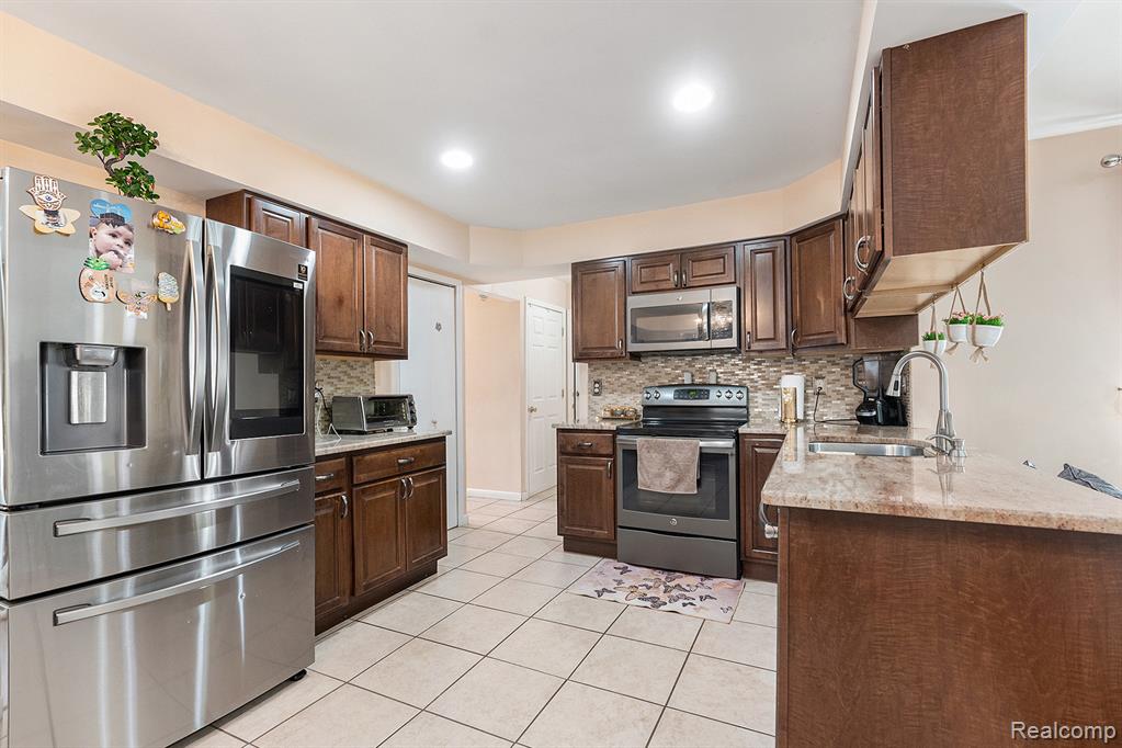 4810 Benjamin Drive, Sterling Heights, MI 48310 — Photo 10
