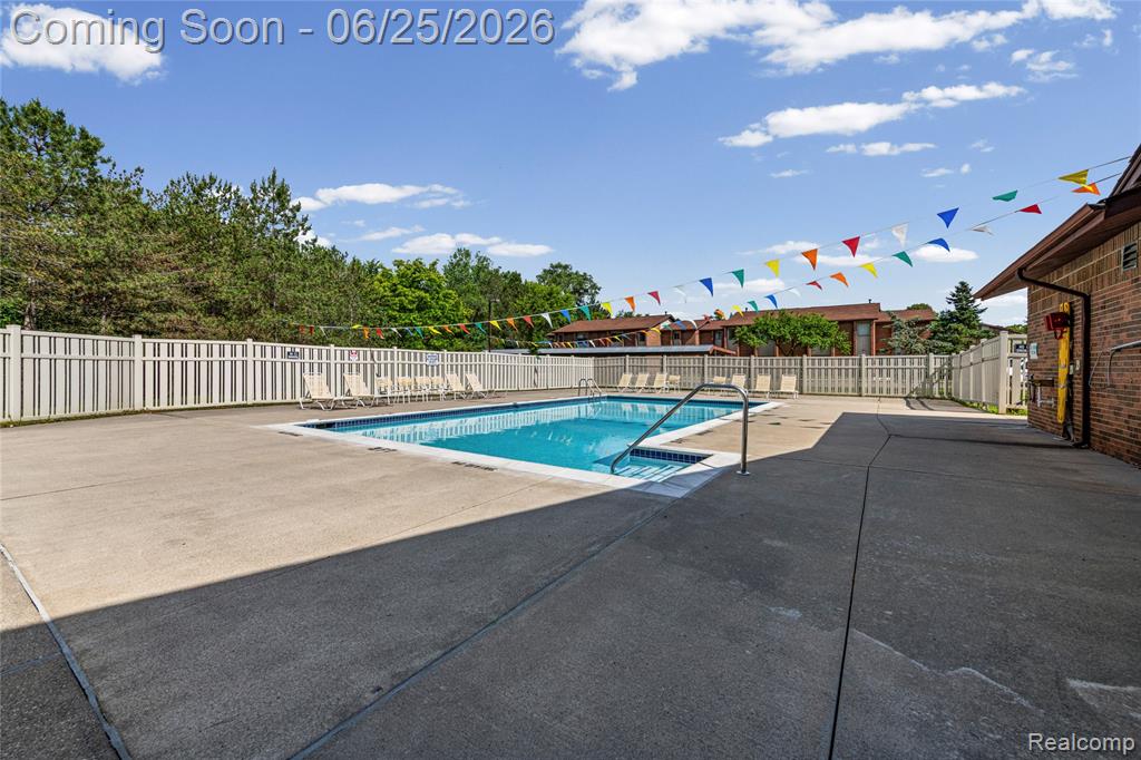 33693 Pondview Circle, Livonia, MI 48152 — Photo 25