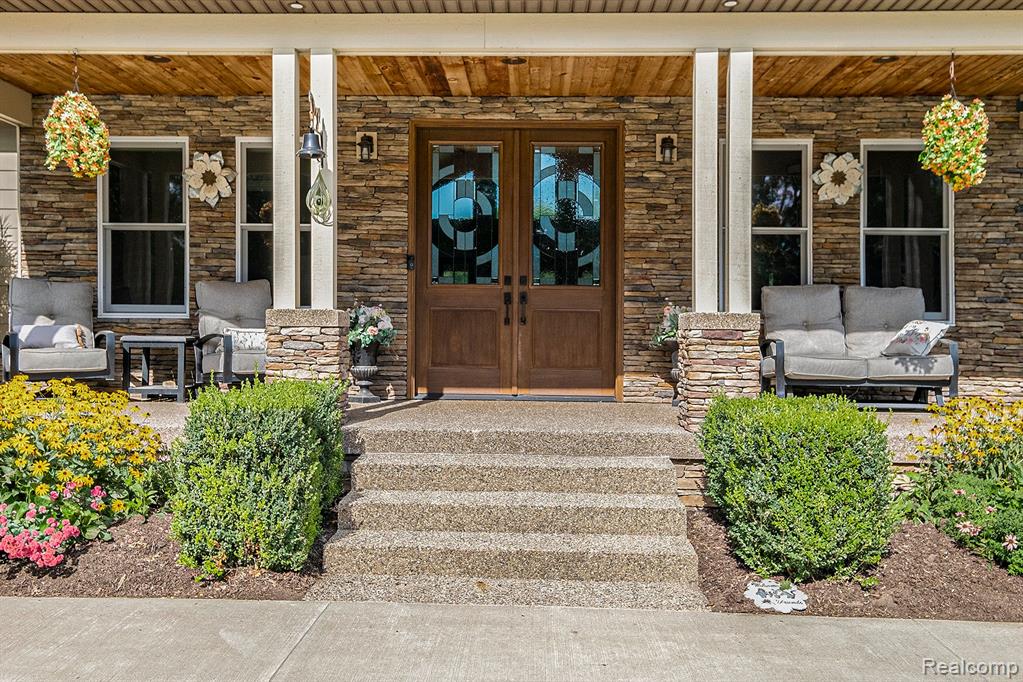 7196 MANOR Lane, Fowlerville, MI 48836 — Photo 5
