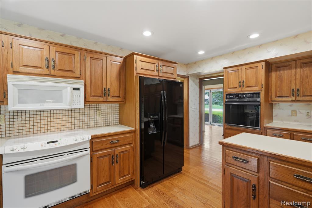 9277 Burning Tree Drive, Grand Blanc, MI 48439 — Photo 17