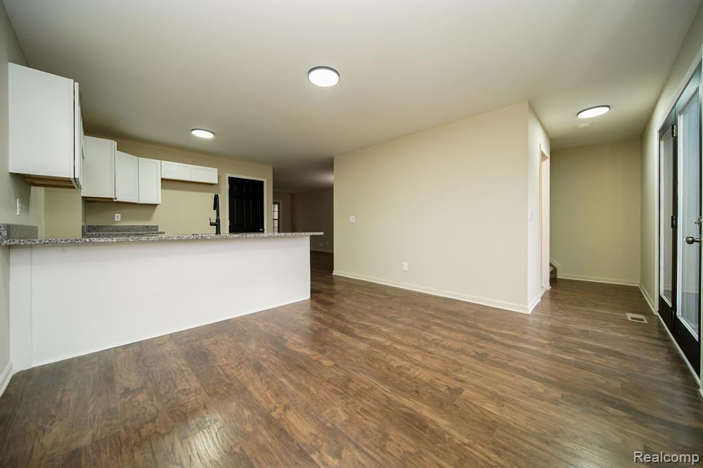 460 OAKGROVE, Clawson, MI — Photo 24