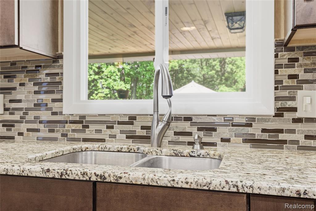 6211 Kings Scepter Road, Grand Blanc, MI 48439 — Photo 15