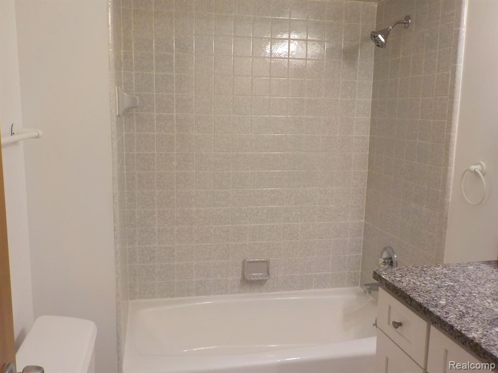 1205 HARBOUR Drive, 40, Trenton, MI 48183 — Photo 15