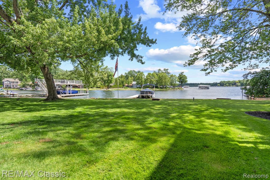 5286 Edgelake Drive, Pinckney, MI 48169 — Photo 2