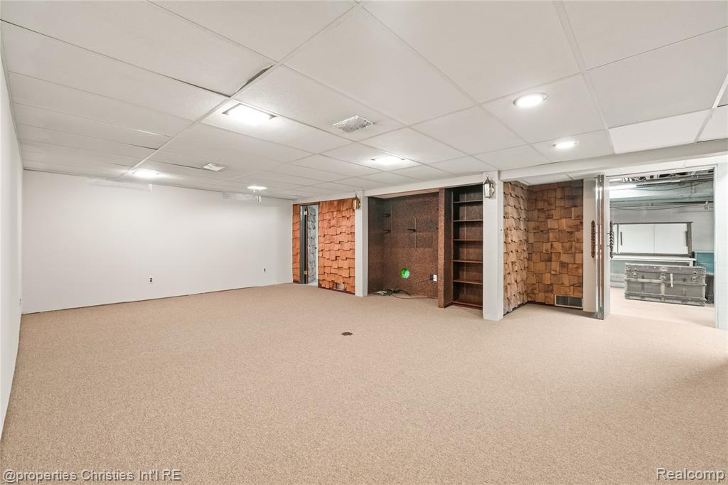 7479 Carrousel Boulevard, Westland, MI — Photo 31